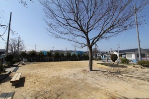 分譲地の中の公園です。 この分譲地で育った子供さんの思いでの場所になれば嬉しいです。