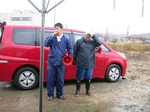 ご自身のお話では、若干雨男っぽいそうです。 でも雨も吹き飛ばしそうな楽しいご挨拶でした。