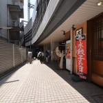 餃子を横目にまっすぐ行った先が枚方市駅の7番出口になります。