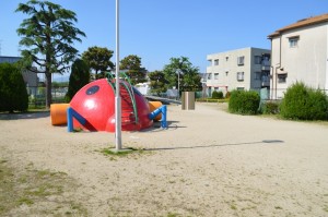 分譲地内の公園の次に近い、磯島公園です。 走りまわりたいお年頃の子供さんにはぴったり☆