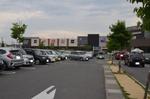 歩いてはちょっとだけ遠いですけど、自転車なら十分行けますよ。