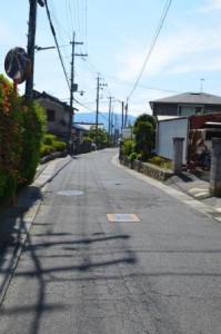 住宅地をしばらく歩きます。 本当に落ち着いた街並みです。