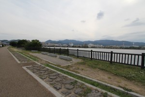 瀬田川沿いの散歩道です。 山あり川あり、本当に景色の美しいところです。