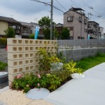 宅地境界には意匠性の高い空洞レンガを。