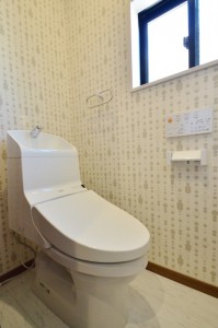 2階のトイレはカワイイ感じ！