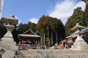 志賀八幡神社です。 ここの秋祭りは結構豪華に行われるみたいですよ！！