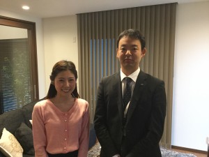 番組レポーターの岩井さんと記念撮影。