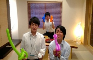 京都桃山住宅展示場：内観① 練習中のサーベルとプードルです。