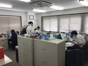 本社営業部の様子です！