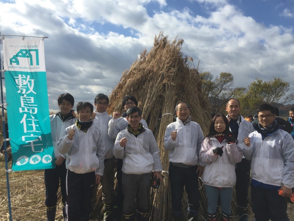 刈り取ったヨシは乾燥させ、滋賀銀行さんの名刺として再利用するそうです