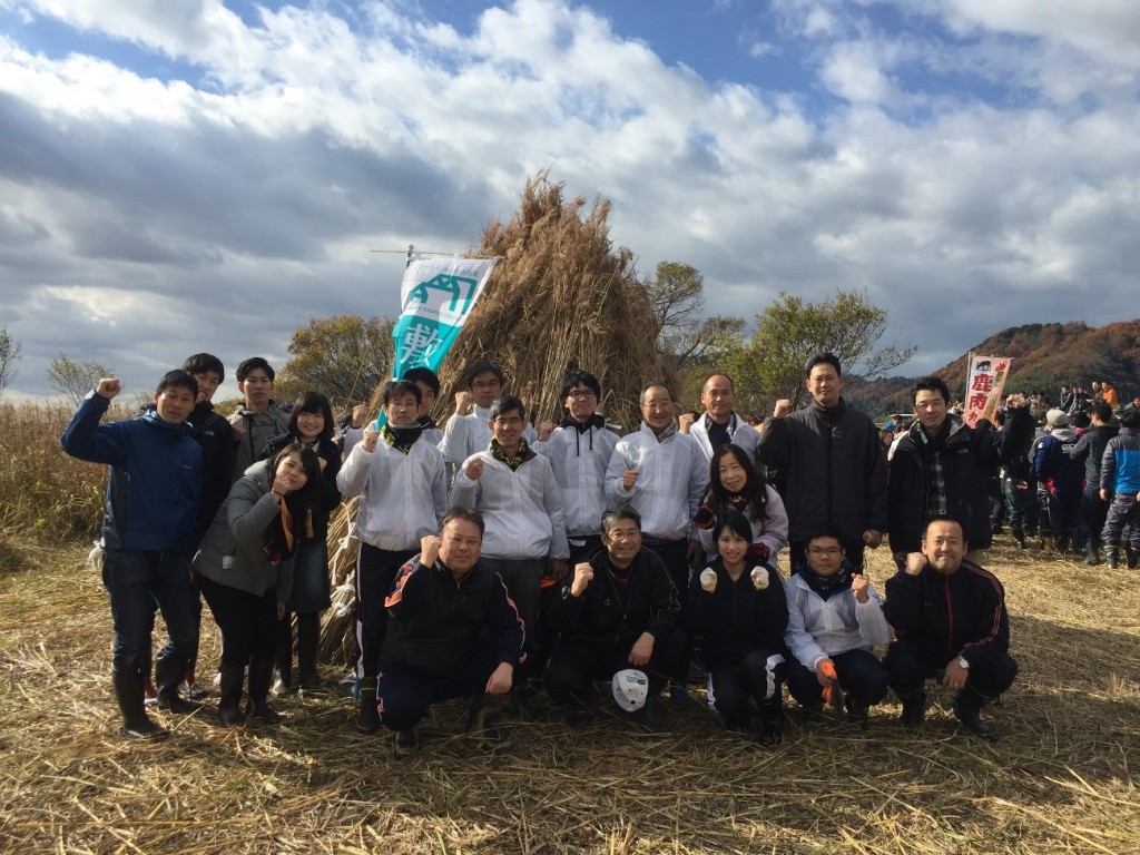 滋賀銀行さんと一緒に記念写真です