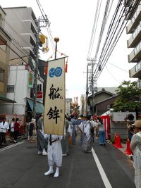 船鉾の巡行の様子