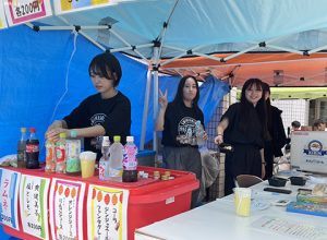 冷たい飲み物と売り子たち