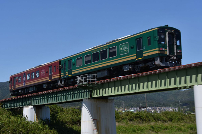 杣川橋梁を渡る信楽高原鐵道
